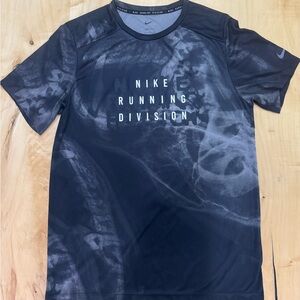 Nike Running  Division Rise 365 Dri-Fit Running Top Small
